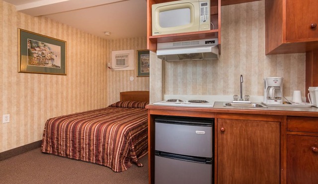 Canadas Best Value Inn Calgary Chinook Station