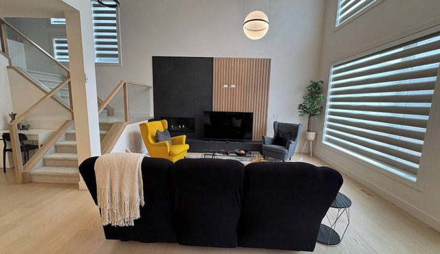 Luxe Elite Escape 8 Bdrm Near Lake!