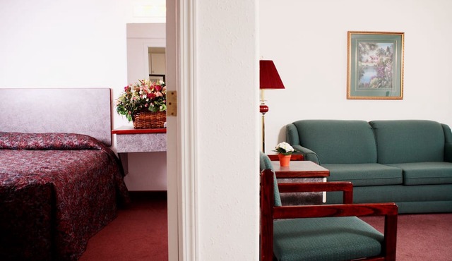 Country Club Inn