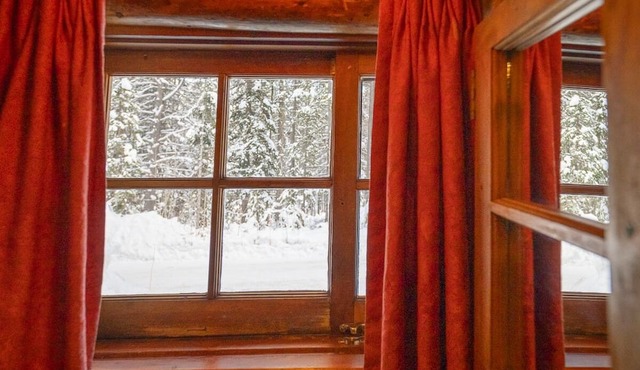 Storm Mountain Lodge Cabins & Dining
