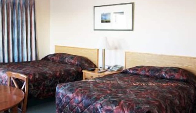 Woodland Motor Inn in St. Paul