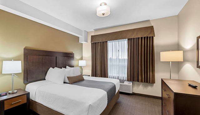 Best Western Plus Lacombe Inn & Suites