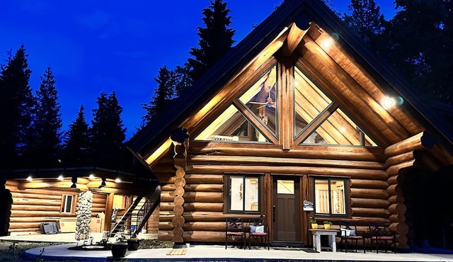 Peaceful Log Cabin – Quick Ride to Red Mt. Trails