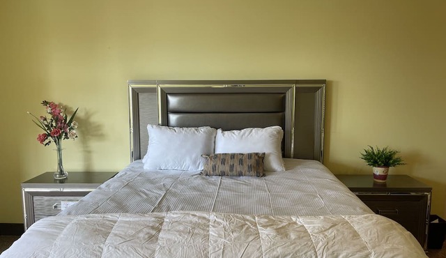Mountain Escape near Jasper with 7 furnished br 4.5 washrooms, BBQ and Firepit