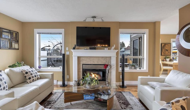 The 201 | Your Luxury Getaway in Saanichton