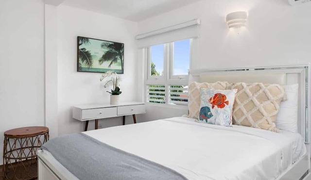 Villa Atlántico Ola | Chic 2 BR w/1 Parking in Dorado
