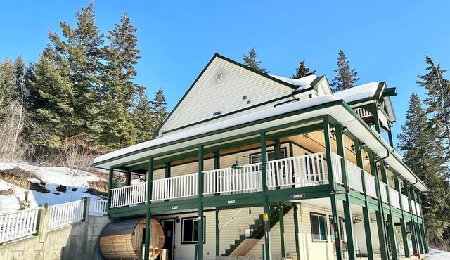 Pioneer & Dogtooth Suites | Sleeps up to 8 in Columbia-Shuswap