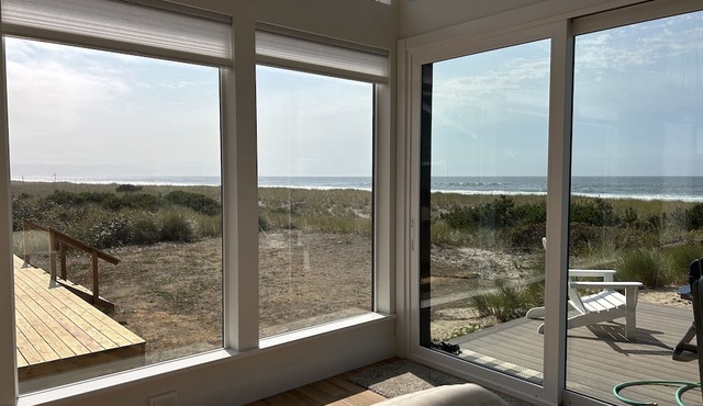 Ocean front 4 bedroom home. in Rockaway Beach