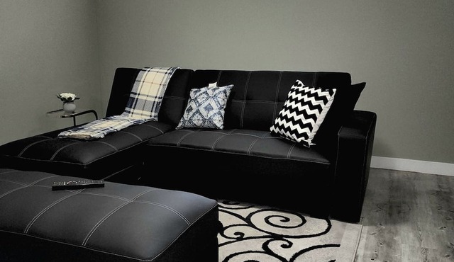 QUIET & COZY MODERN SUITE CLOSE TO RCMP