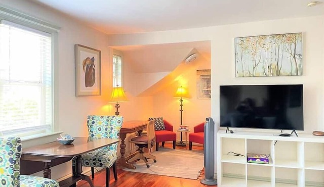 Lovely Suite in Heritage Manor, Free Parking