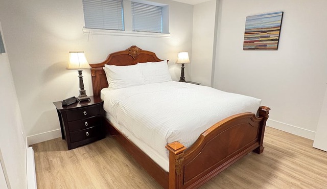 New 2 Bedroom Suite Fairfield Heritage Manor, Free Parking