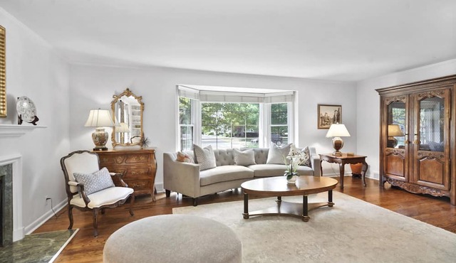 Fully furnished Grosse Pointe City rental in Grosse Pointe