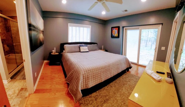 Peaceful home in the woods, Saugatuck Township in Fennville