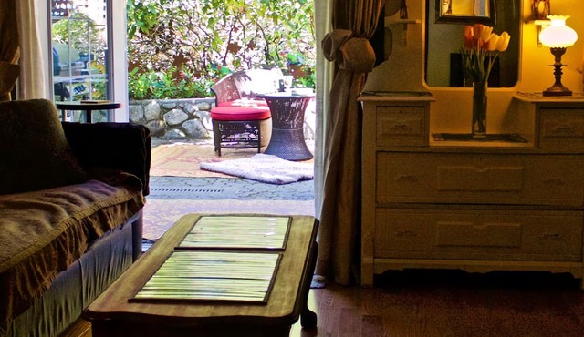 Peaceful Heritage Home at Elk Lake