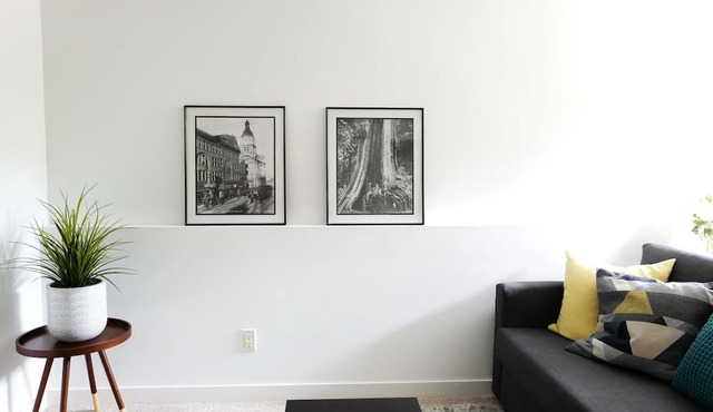 Kitsilano Modern Comfort - Spacious 1 bedroom in quiet tree lined neighbourhood