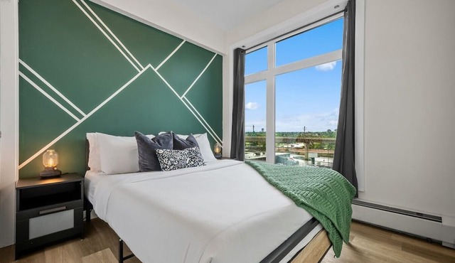 Luxe Downtown Getaway W/2 Free Parking!