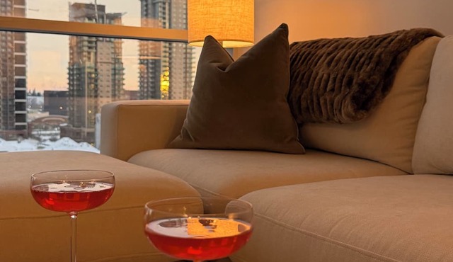 Country Meets City! Modern 1BR Downtown Condo