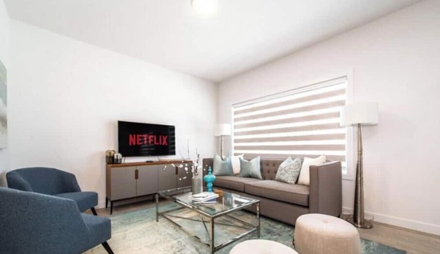 New - Chic Modern Home - King bed - Foosball - Sleeps 8! in Edmonton