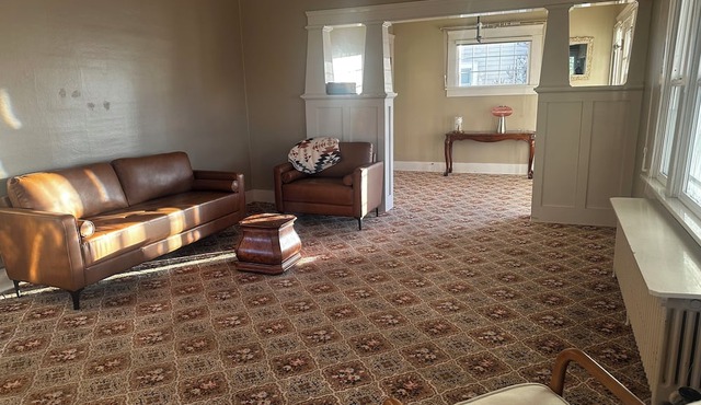 Historic 1921 2-bedroom house in beautiful North Hill in Pendleton