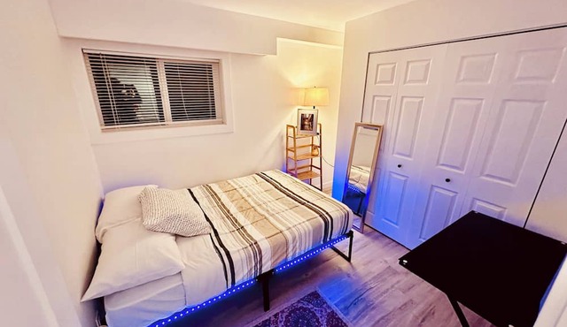 Modern Cozy Home | Free Parking | Close to Downtown & Beach