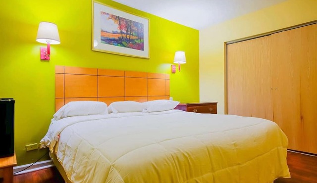 Full Bed | Non Smoking in Markham