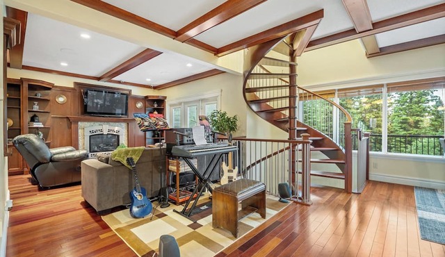 WHOLE HOUSE/TOP-NOTCH AREA/8 BEDROOM/ON FISH-CREEK PARK/SLEEPS 25 PERSONS