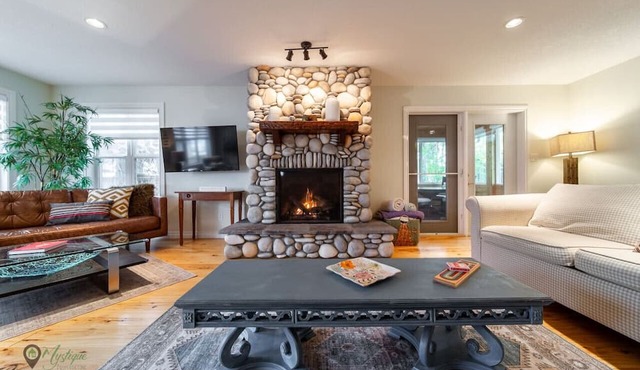 Lake House Lodge | Fireplace | Family Friendly