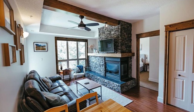 2 Bedroom - A/C - Pool - Hot tub