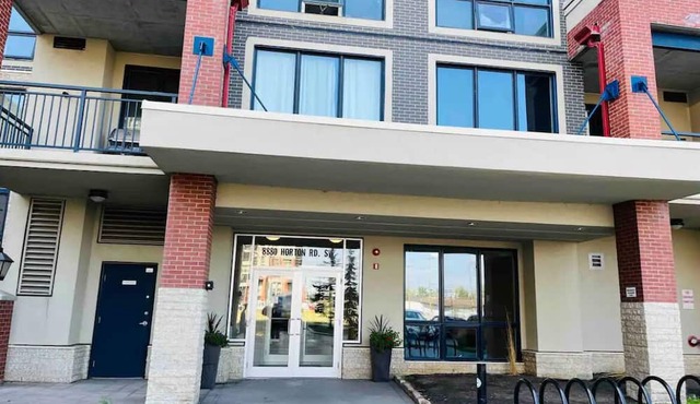 Full Apartment, FREE Underground Parking, Near Train Station and Stampede