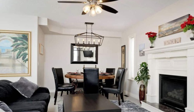 Arbour Lake 3BR2BA Family Retreat w/Hot Tub, Games Room, BBQ, Yard C-Air — Sleeps 8