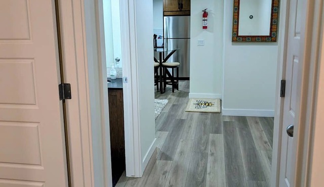 2-bedroom Guest Suite in SW Calgary with WiFi