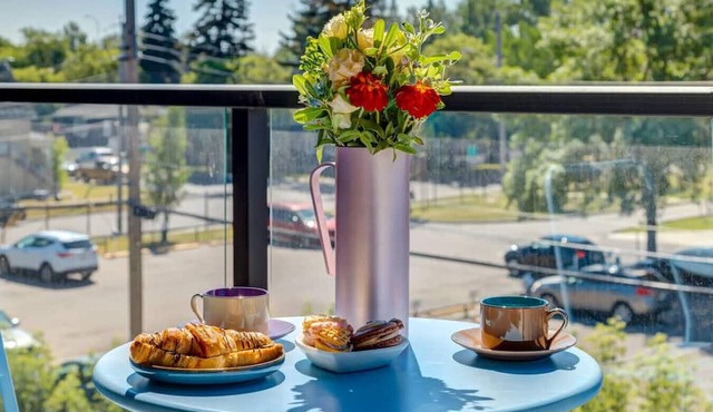 Lovely 3BR unit in the heart of Calgary