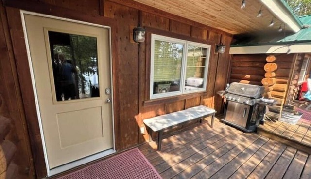 Nimpo Lake - Tranquil Lakefront Log Home in Nimpo Lake