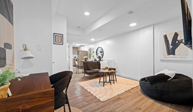 Cozy 2BR Bsmt Suite | Near Commonwealth & Rogers!