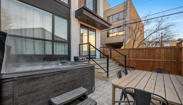 La Maison | Pvt Hot Tub | Kensington | 2500 sqft