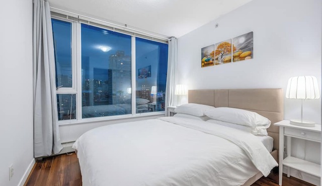 270° Rare Found downtown Ocean/Mountain/St View/King Suite/Pool/Hot Tub/Sauna