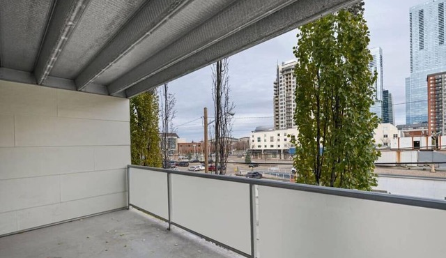 Urban Pop Loft | Near ICE District | UG Parking!