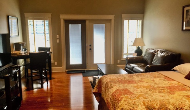 Kootenay Wild Guest Suites - West Arm Suite in Nelson