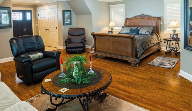 Kootenay Wild Guest Suites - Selkirk Suite