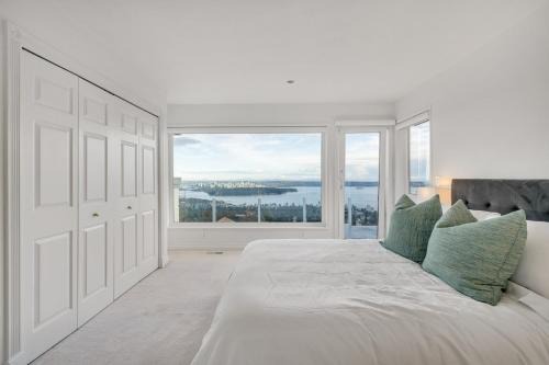 Luxury 6BR West Van Villa - Sky-High Ocean Views