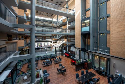 Coast Calgary University Area Hotel by APA
