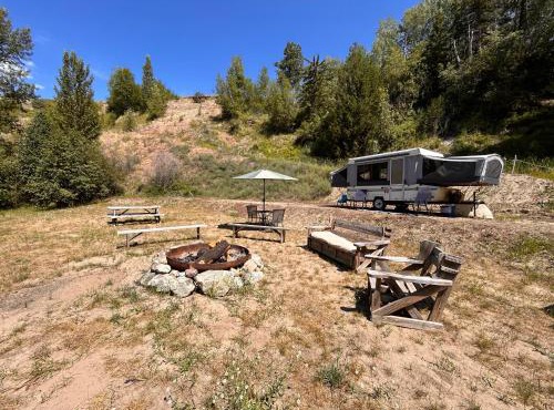 Privet creek side glamping