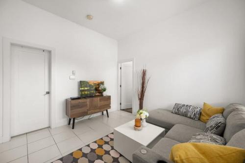 Quiet Comfort Suite in Oriole Surrey