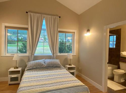 Lakeview Peaceful 2BR Stay in Beautiful Kelowna