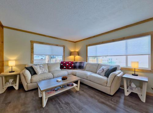 Hillcrest Hideaway Spacious Mountain View Oasis