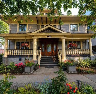 4 Bedroom Grand Heritage Home Downtown Vancouver