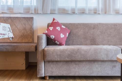 Les Ciases Chalets Dolomites Apt 6 in San Vigilio Di Marebbe
