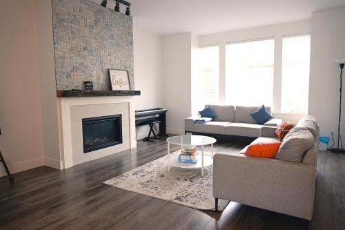 Modern 3 bedroom duplex home in Langley