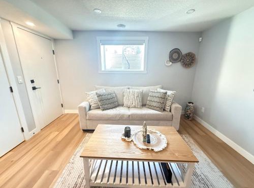 2 bedroom Cozy Secondary-Basement suite
