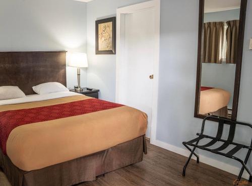 Courtyard Inn Vernon